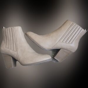 Sugar Boots size 9 in women's